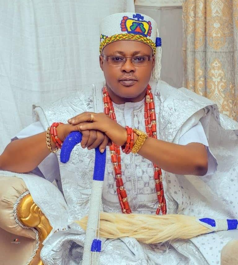 HH Oba Soetan’s Generous Gift: Yoruba Quiz Winners Receive Life-Changing Scholarships